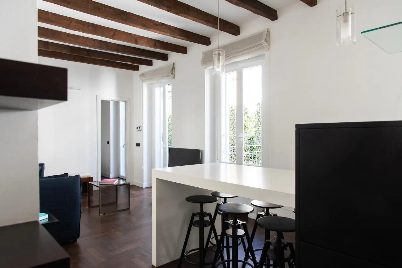 Apartment Youhosty - Charming 2-Bed Flat With Terrace, Navigli & Duomo Milan