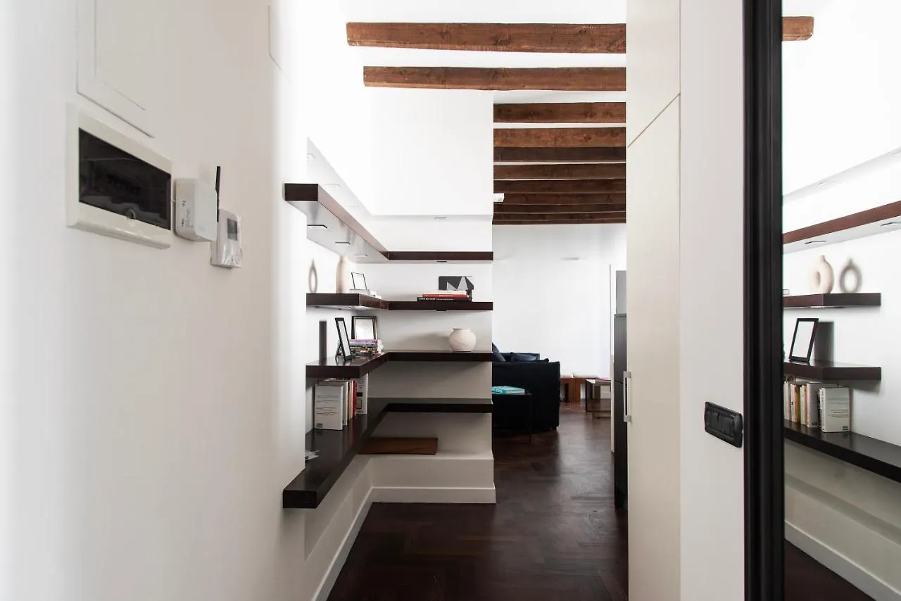 Youhosty - Charming 2-Bed Flat With Terrace, Navigli & Duomo Milan 0*,