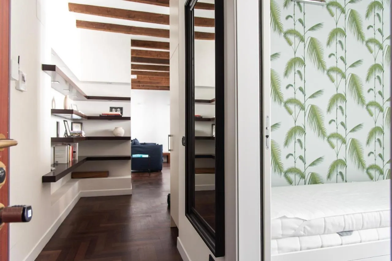 Youhosty - Charming 2-Bed Flat With Terrace, Navigli & Duomo Milan Apartment