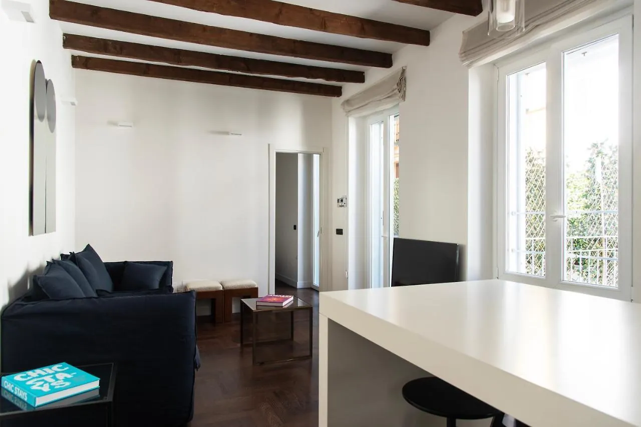 Youhosty - Charming 2-Bed Flat With Terrace, Navigli & Duomo Milan Apartment